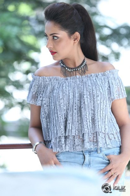 Madhu-Shalini-at-Cheekati-Raajyam-Success-Meet